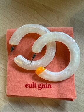 Cult Gaia Kennedy Earrings, pearlized Quartz, hoop earrings